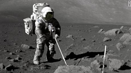 Butir debu bulan tunggal dikumpulkan selama Apollo 17 & # 39; mempertahankan jutaan tahun sejarah & # 39;