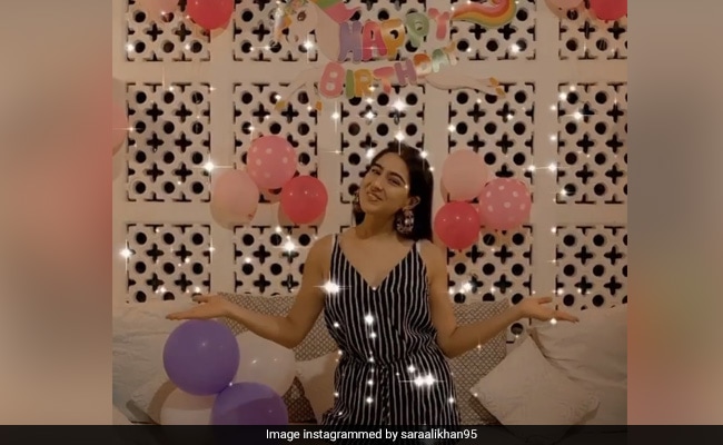 Di Perayaan Ulang Tahun Sara Ali Khan, Balon, Kue, dan Unicorn