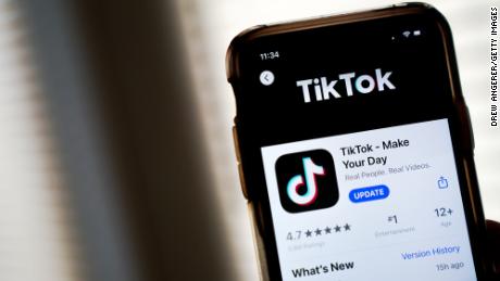 Trump memerintahkan perusahaan induk milik TikTok milik China untuk mendivestasi sahamnya di operasi AS