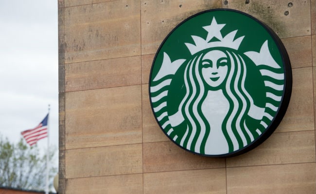 Starbucks Terbaru Menghentikan Iklan Media Sosial 'Untuk Menghentikan Penyebaran Benci Pidato'