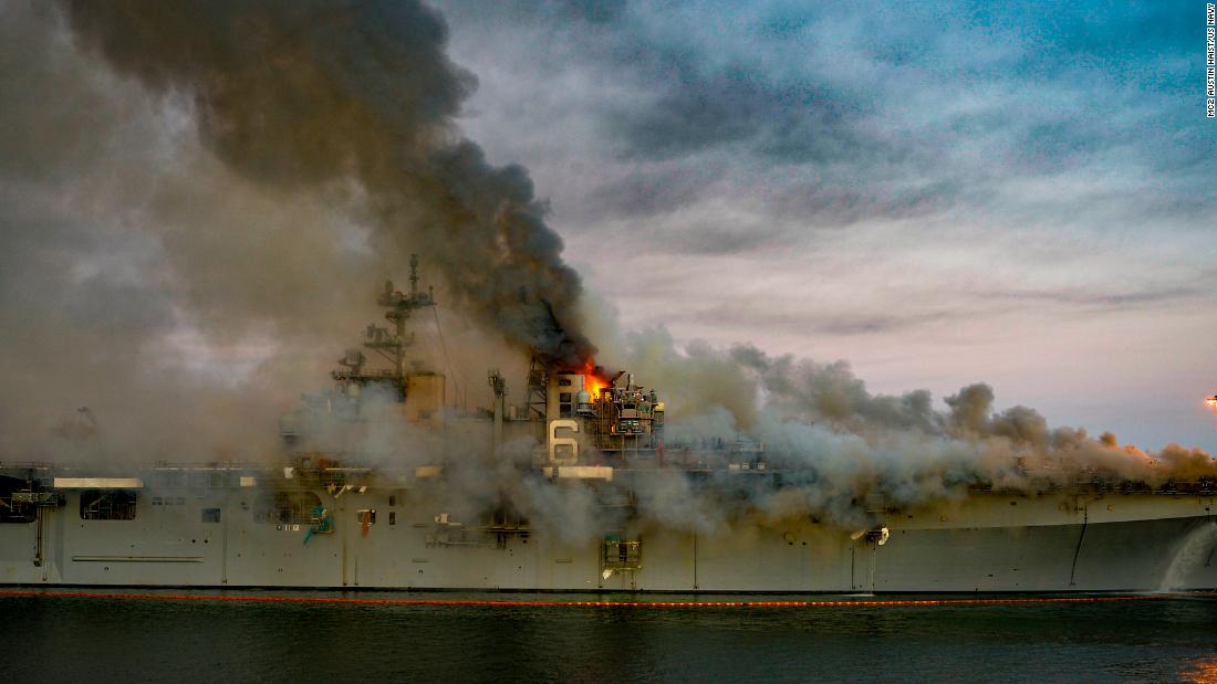 USS Bonhomme Richard: Api kapal bisa menghambat armada Pasifik Angkatan Laut AS selama bertahun-tahun