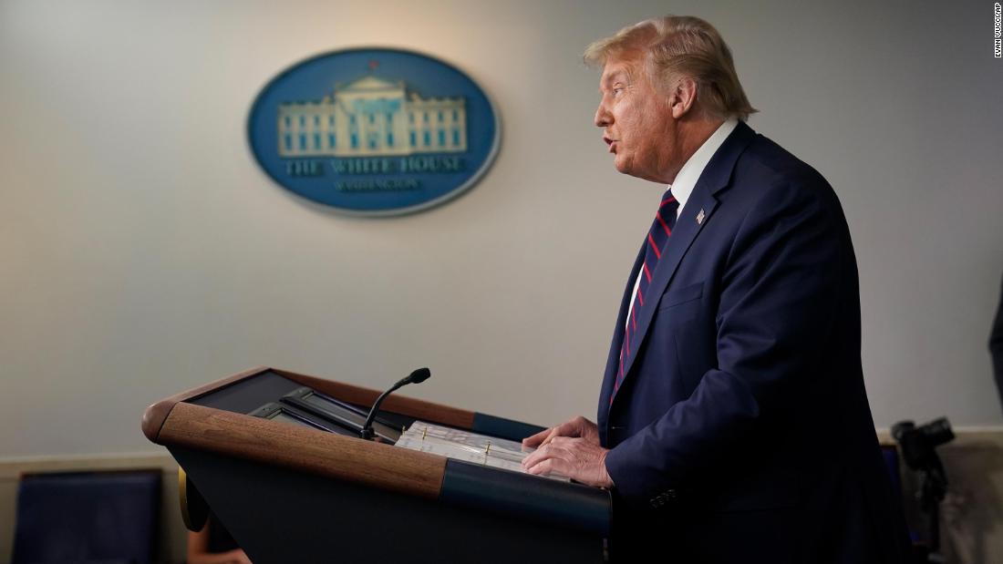Trump dalam briefing mengatakan krisis Covid 'mungkin akan menjadi lebih buruk sebelum menjadi lebih baik'
