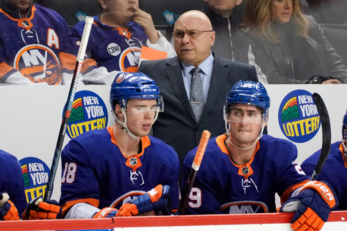 Barry Trotz dari Islanders memberikan gambaran tentang rencana restart NHL