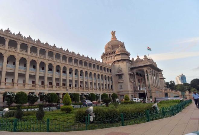 Pandangan Vidhana Soudha setelah pintu masuk ditutup setelah perkembangan politik di Karnataka pada 10 Juli 2019.