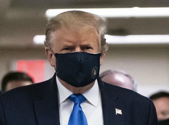 Donald Trump Memakai Masker Wajah Di Umum Untuk Pertama Kalinya