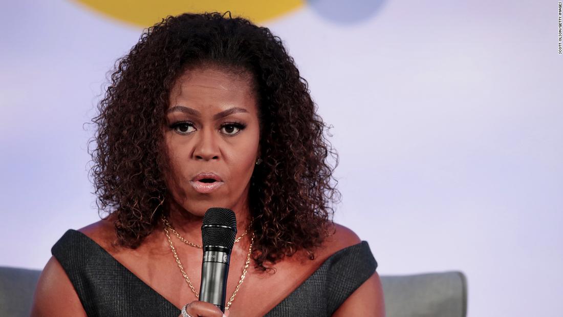 Michelle Obama mengungkapkan dia menderita 'depresi tingkat rendah' ​​karena campuran pandemi, ketidakadilan rasial, dan tindakan Trump di kantor