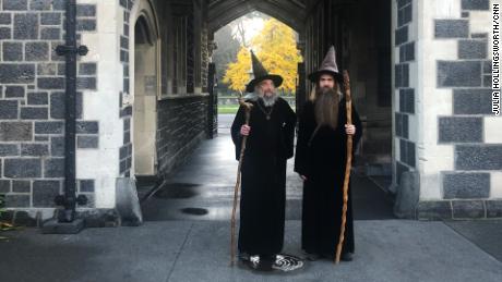 The Wizard dan muridnya, Ari Freeman, di Christchurch pada 2 Juni 2020. 