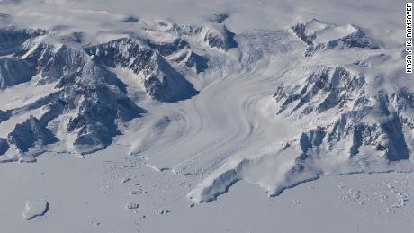 Pemanasan lautan menyebabkan hilangnya lapisan es besar-besaran di Greenland dan Antartika, studi NASA menunjukkan