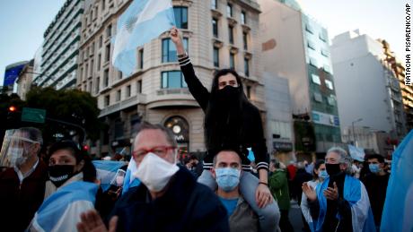 Protes di seluruh Amerika Latin mencerminkan koktail pandemi dan resesi yang beracun