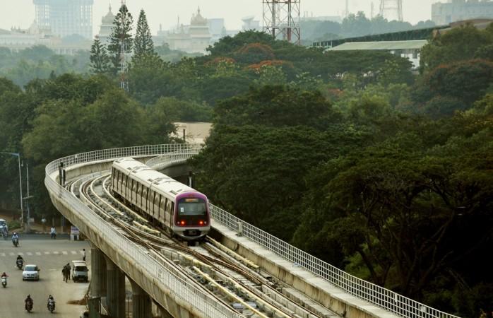 Kereta metro Namma milik Perusahaan Metro Bangalore
