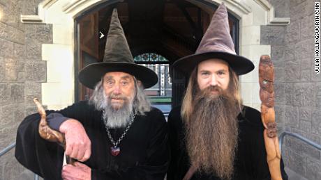 Pria Selandia Baru ini dibayar $ 10.000 setahun untuk menjadi penyihir resmi kota