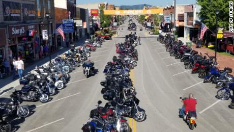 Reli sepeda motor yang membawa puluhan ribu turis ke kota kecil di South Dakota akan segera dimulai